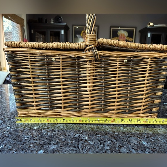 ✨HOST PICK✨ Vintage Stylish Cool Wicker Picnic Basket Dish Set - Never Used 🧺✨ - Picture 11 of 14